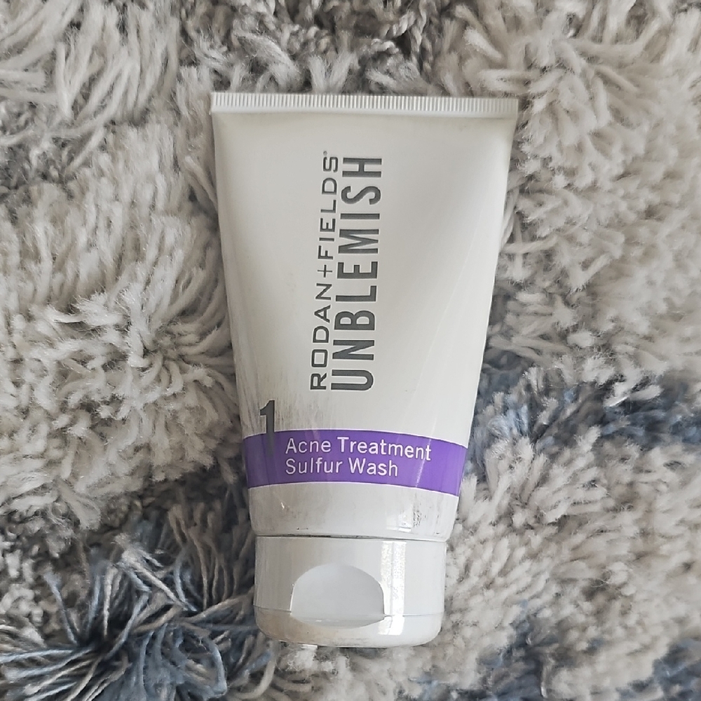Rodan and fields Unblemish Sulfur Wash Step 1